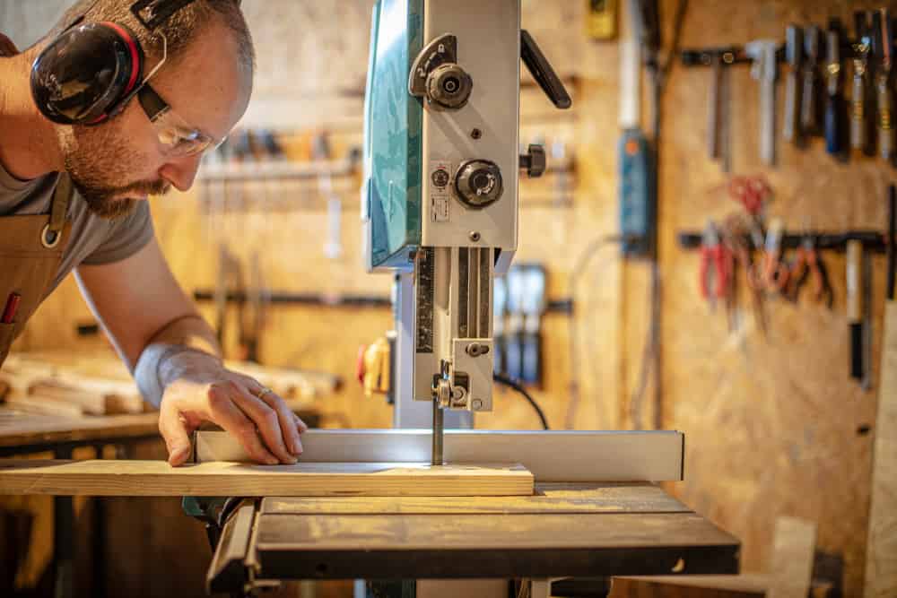 how to cut a straight line with a bandsaw