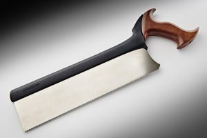 What is a crosscut carcass saw
