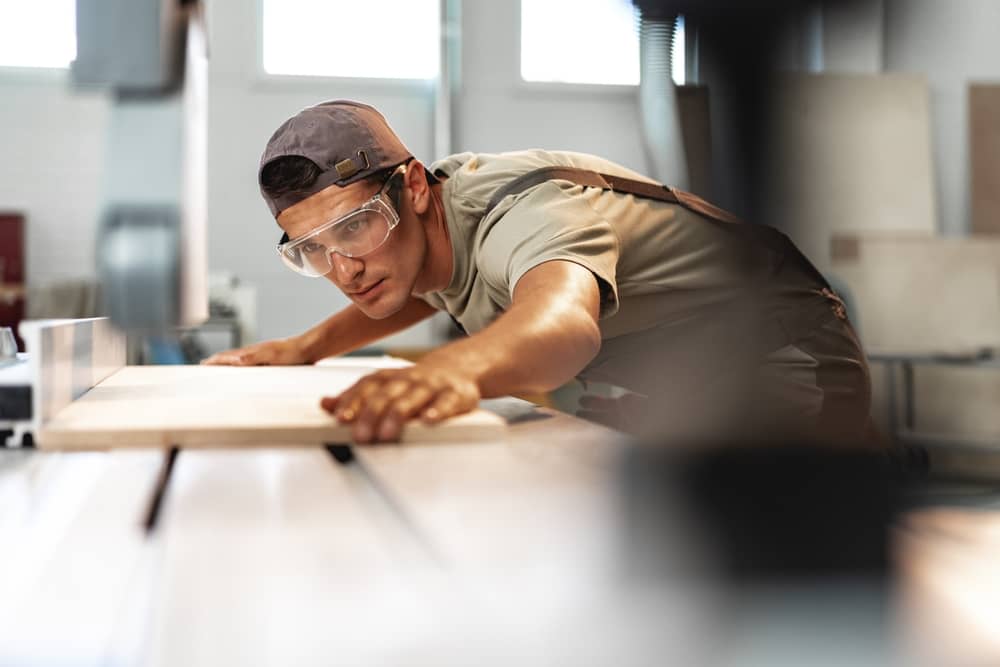 How to Operate a Table Saw