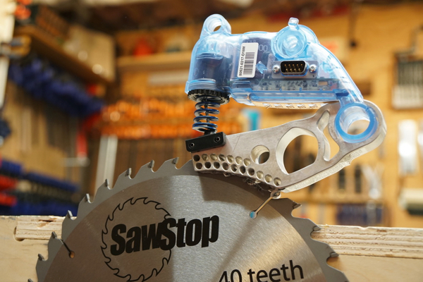 how does the sawstop work