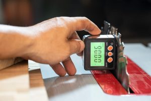 How to Use a Miter Gauge on a Table Saw